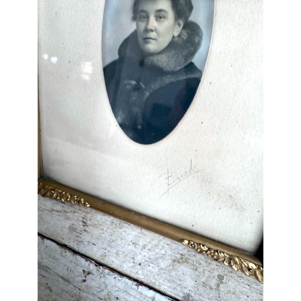 Antique Portrait Photograph w/ Vintage Gold Ornate Picture Frame Victorian Decor - Picture 10 of 16